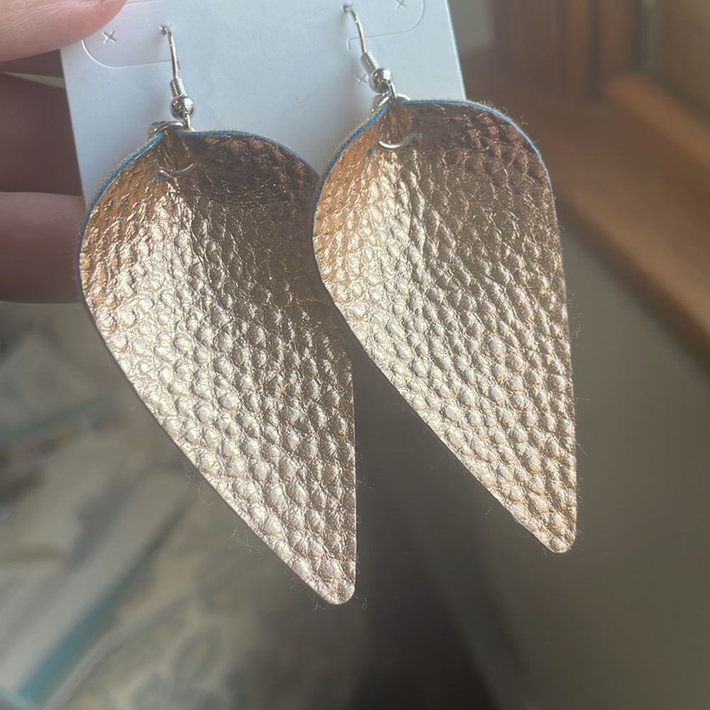 🎉4 for $20! Rose gold vegan leather Earrings- brand new! Lightweight! - Picture 1 of 5